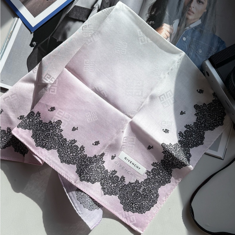 GIVENCHY  vintage cotton handkerchief/mini scarf  💖🤍